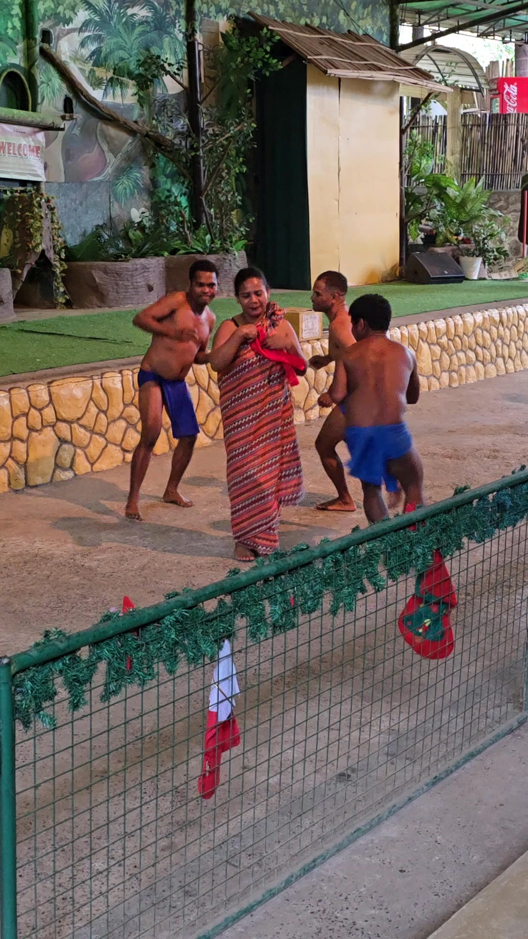 SAYAW NG PAMAMARAMAK Ito ay isang sayaw ng panliligaw ng mga Aetas ...