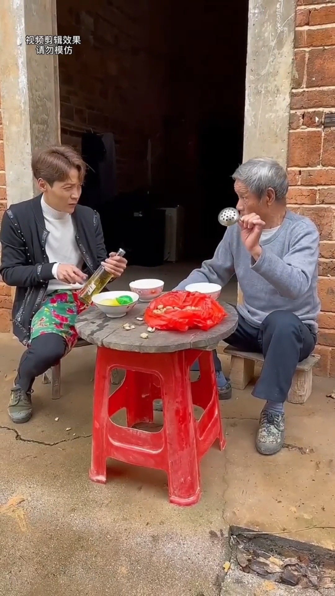 幹什麼什麼不行，挨揍第一名😂#快樂父子倆 #搞笑日常 #父子倆 #父子日常 #無言 #鄉村生活 #搞笑父子 #搞笑 | 张焱 | Facebook