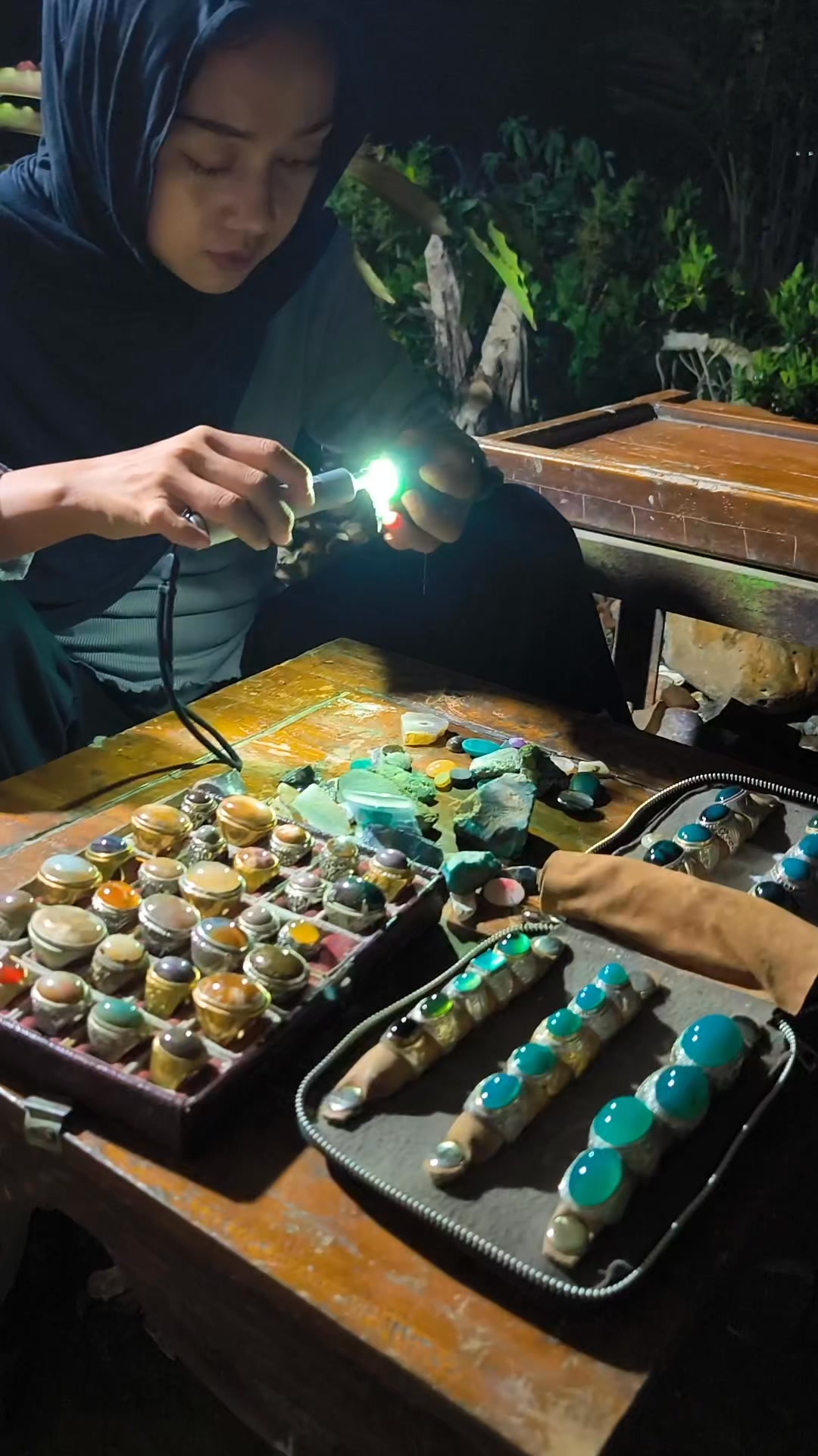 Proses pembuatan batu TUNGGAL TERATAI #gemstone | Dedi Permanto | Facebook