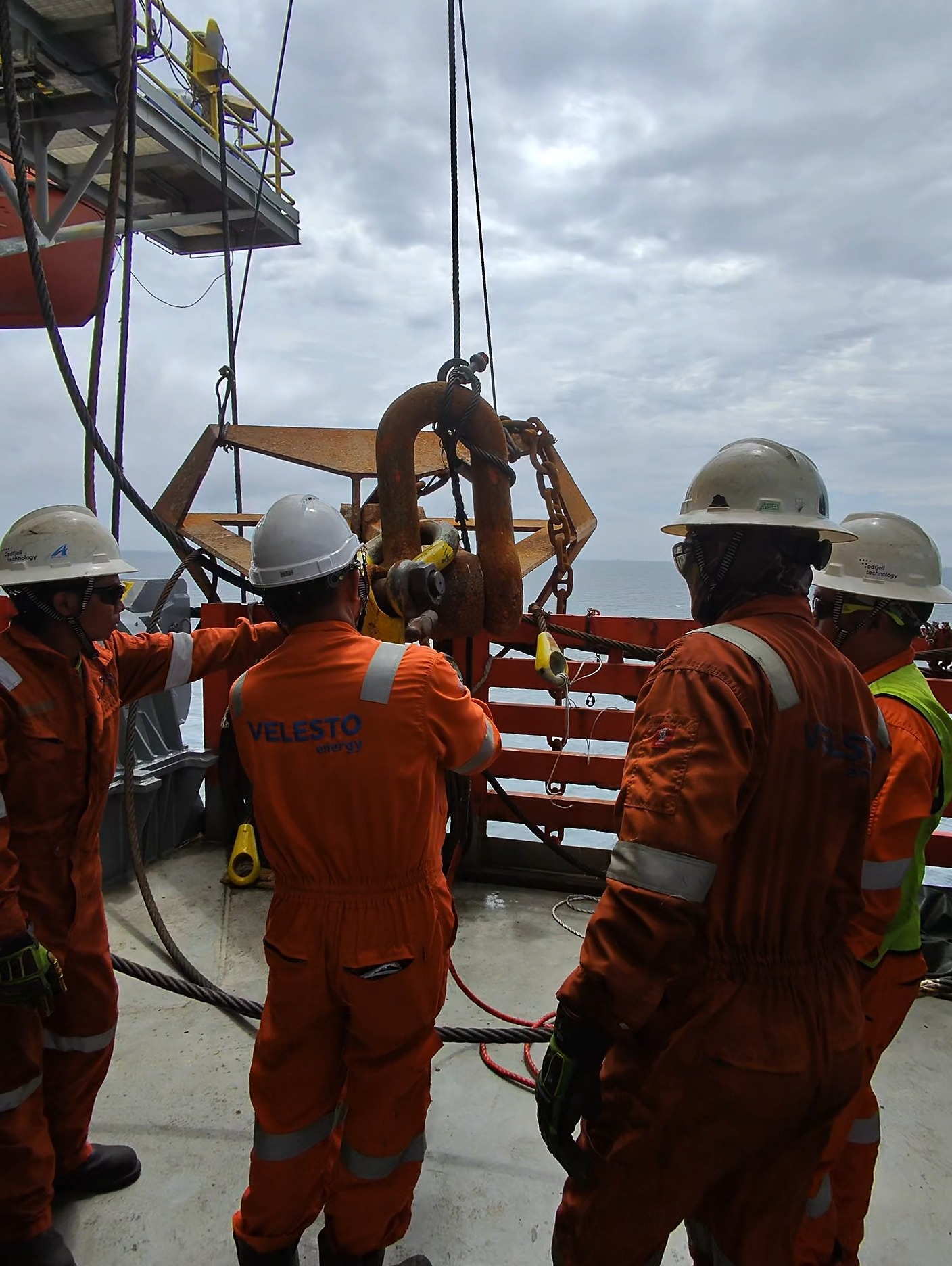 This video shows a roustabout attempting to disconnect a shackle ...