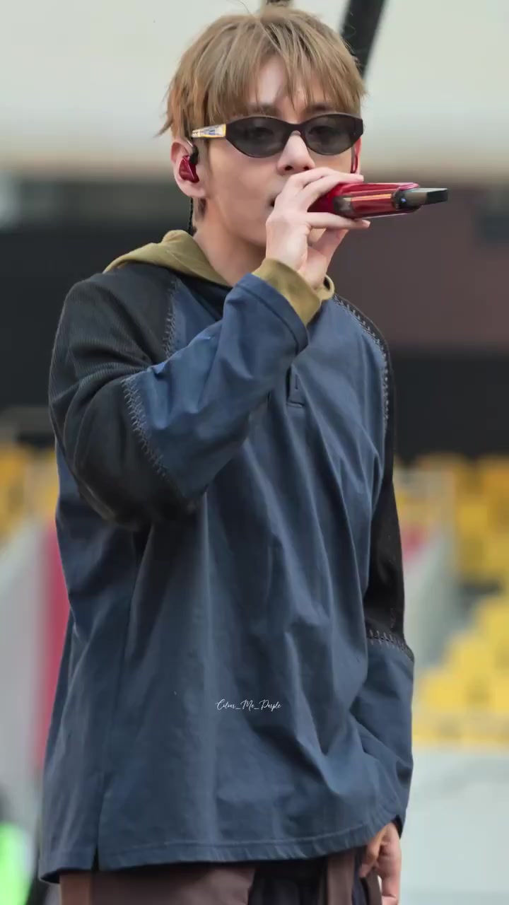 🇰🇷 Taehyung looks so good 😍 —Soundcheck at Busan, Day 2 — BTS