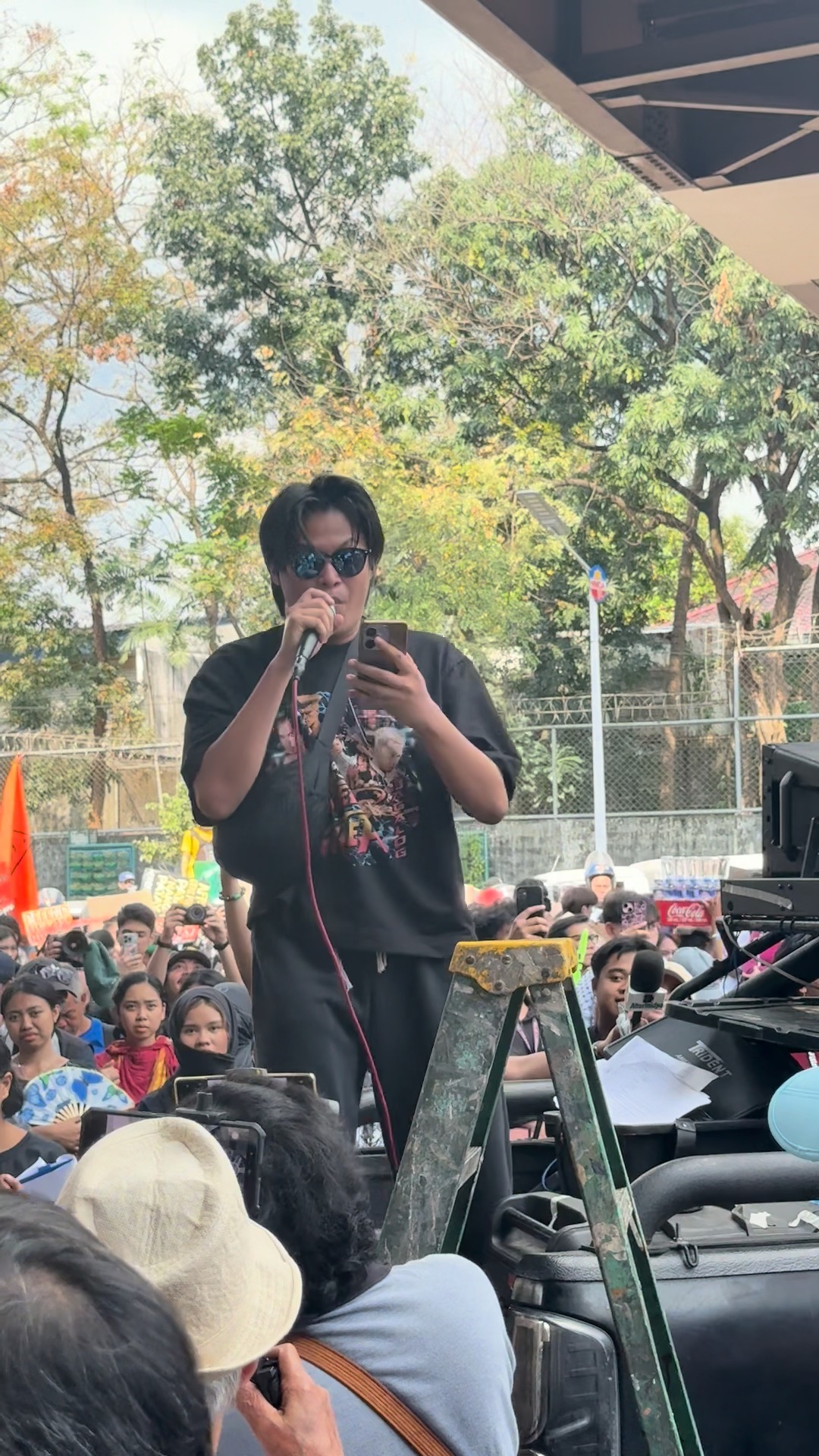 Battle rapper na si Vitrum, nakilahok sa kilos-protesta sa EDSA ngayong ...