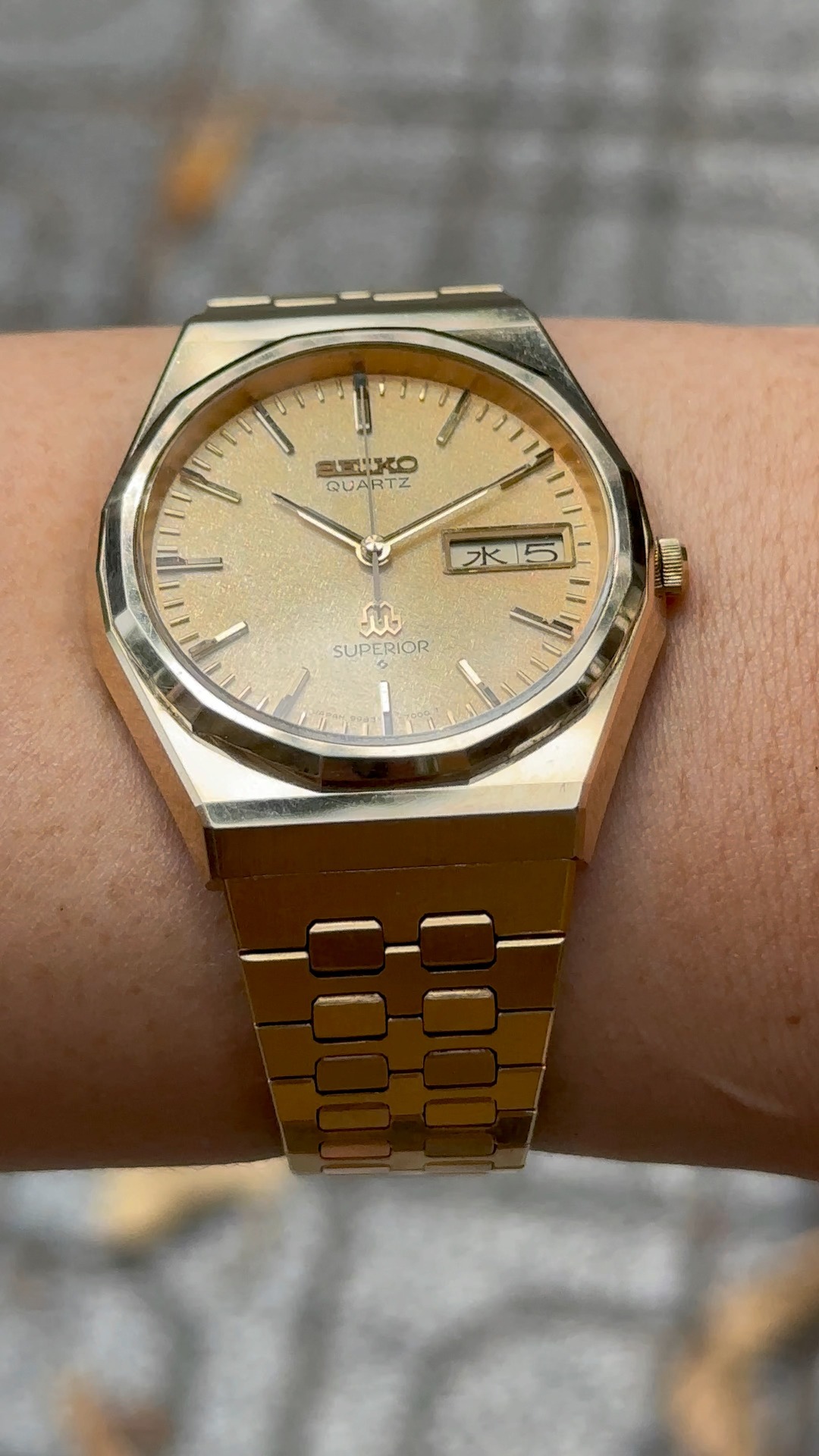 Seiko Superior Quartz 4883-8000. This damn amazing design of dial