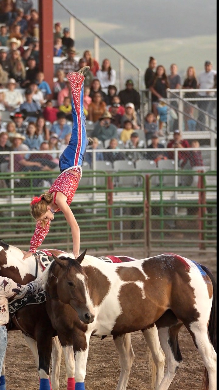 Best way to change horses☝️🦄 #cowgirl #rodeo #horselife #prcarodeo # ...
