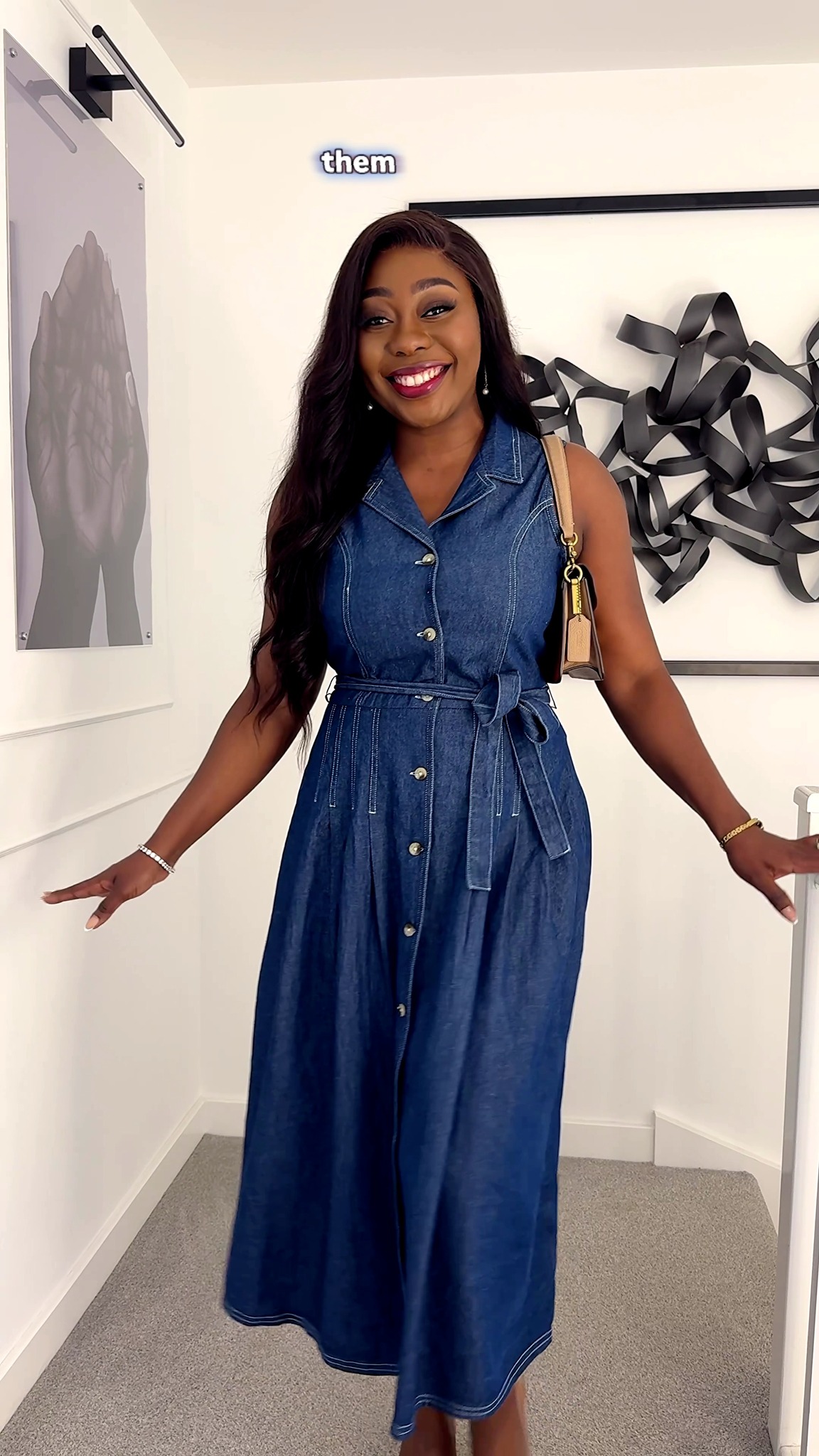 Do you have a denim dress in your collection? 🩵 🛍 https://bit.ly/4wIQy6H, A timeless piece styled by the lovely @lynnjaphet ✨