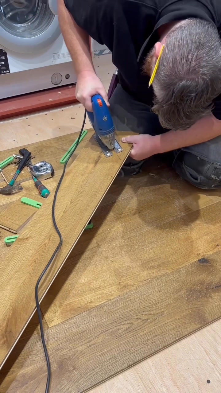 🤯 Awkward angles = the pipeeasy tool 🙌🏻 #howto #diy #pipeeasytool #tool ...