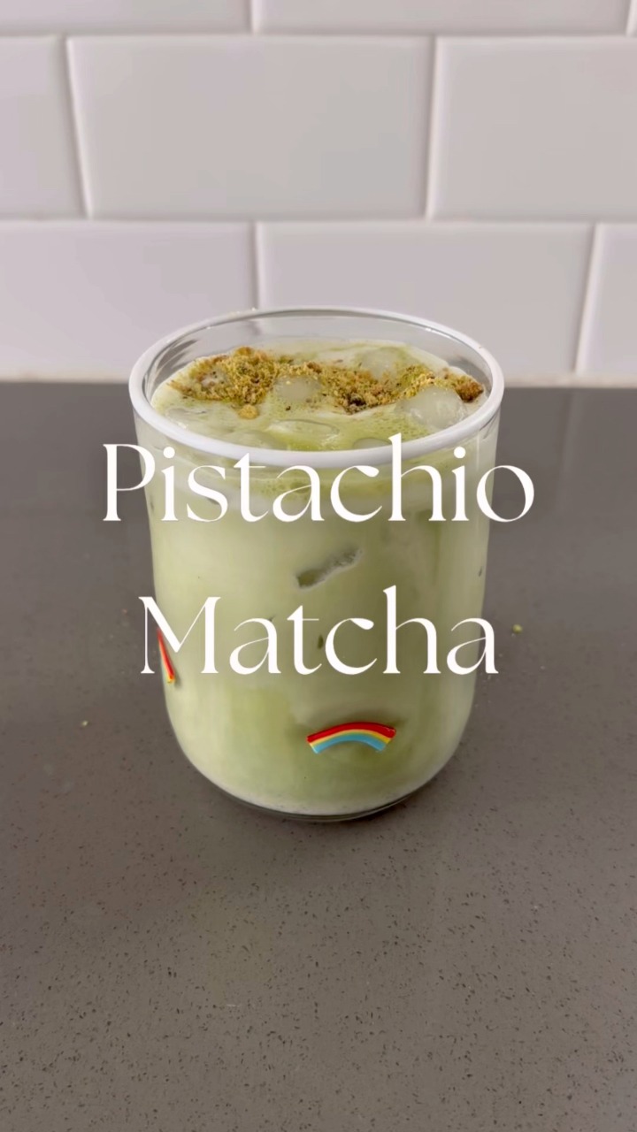 Strawberry Matcha made simple🍓💚 #matchalatte | Jacqui Saldaña | Facebook