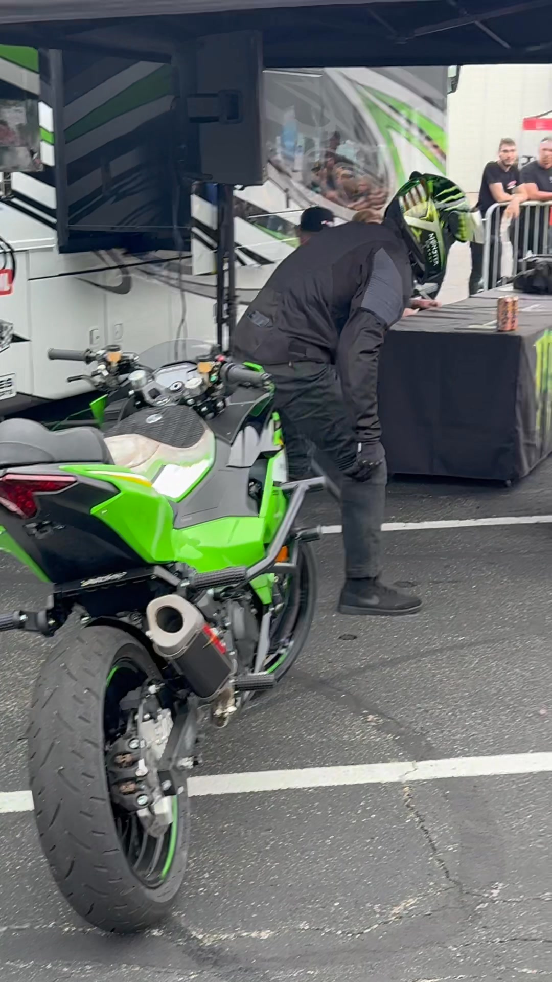 Spinning the Wheels Off a Kawasaki Ninja 500! | CycleDrag