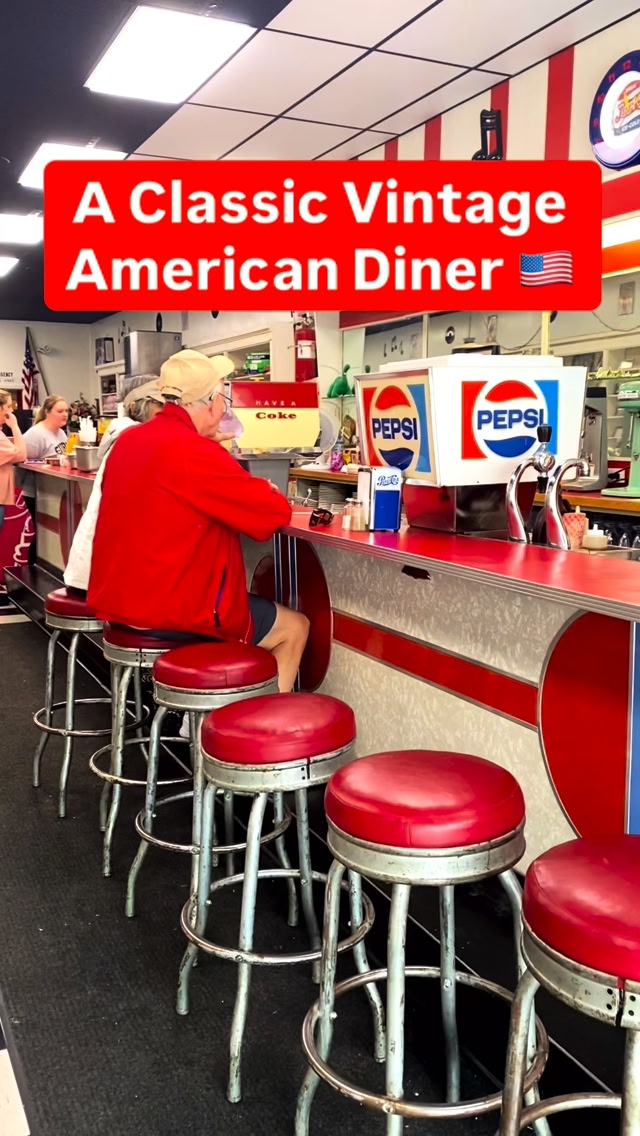 Happy Sunday! Here are some of my favorite retro diners I have