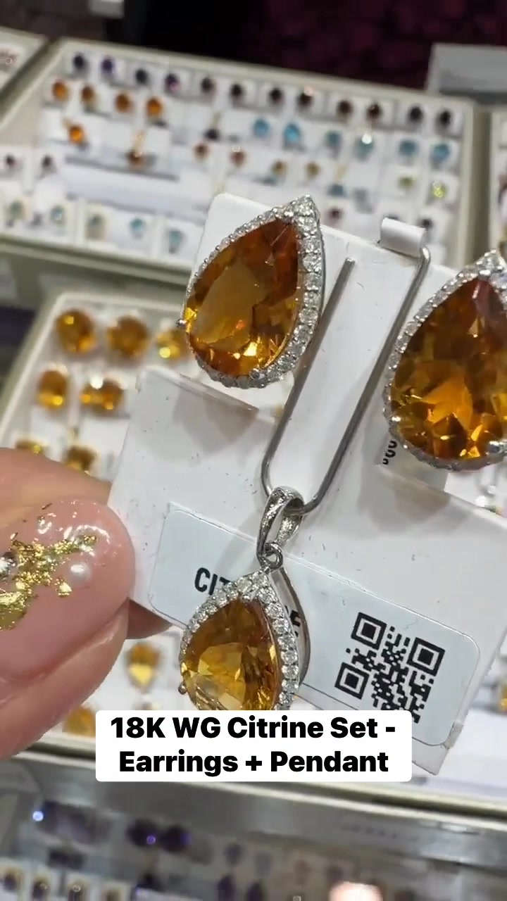This polished and vibrant 18K White Gold (WG) Citrine Set features 