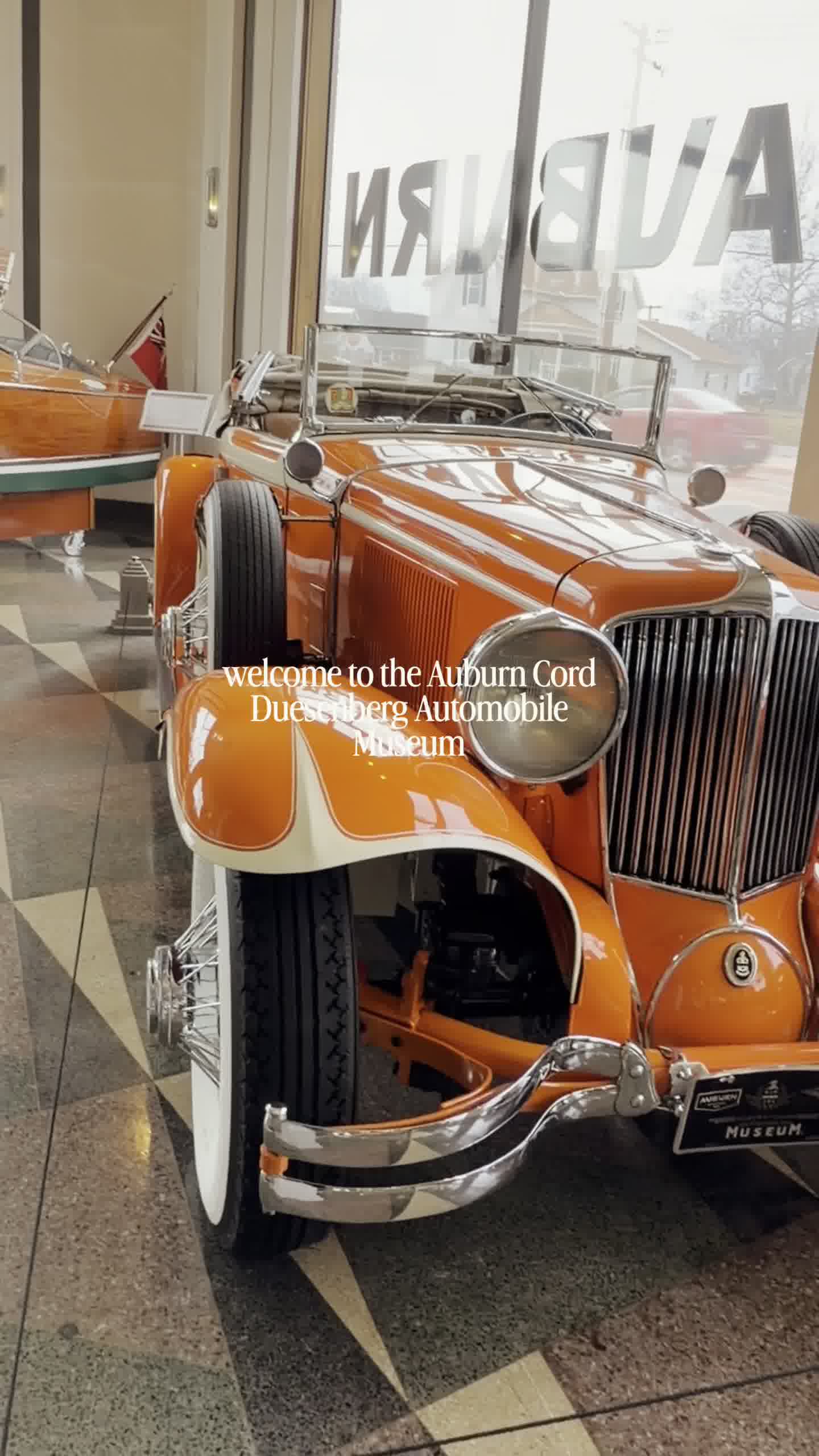自動車 Racing Duesenberg Auburn - This 1915 Duesenberg race car is exhibited through the