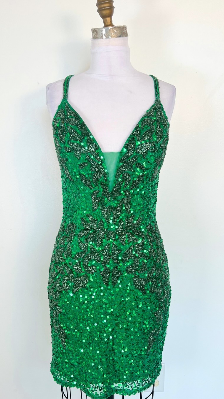 bowling green ky prom dress shops with envy 💚✨ This stunning green is bold, beautiful, and guaranteed to make a statement — the kind of look everyone wishes they were wearing! 👑💃, Primavera, size 6, RET $180, MCB $99, ., LCSM26