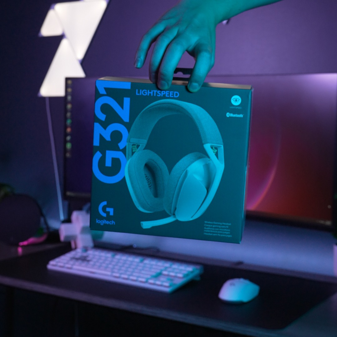 White, black, ready for any gaming session—right out of the box. ☁️ ...