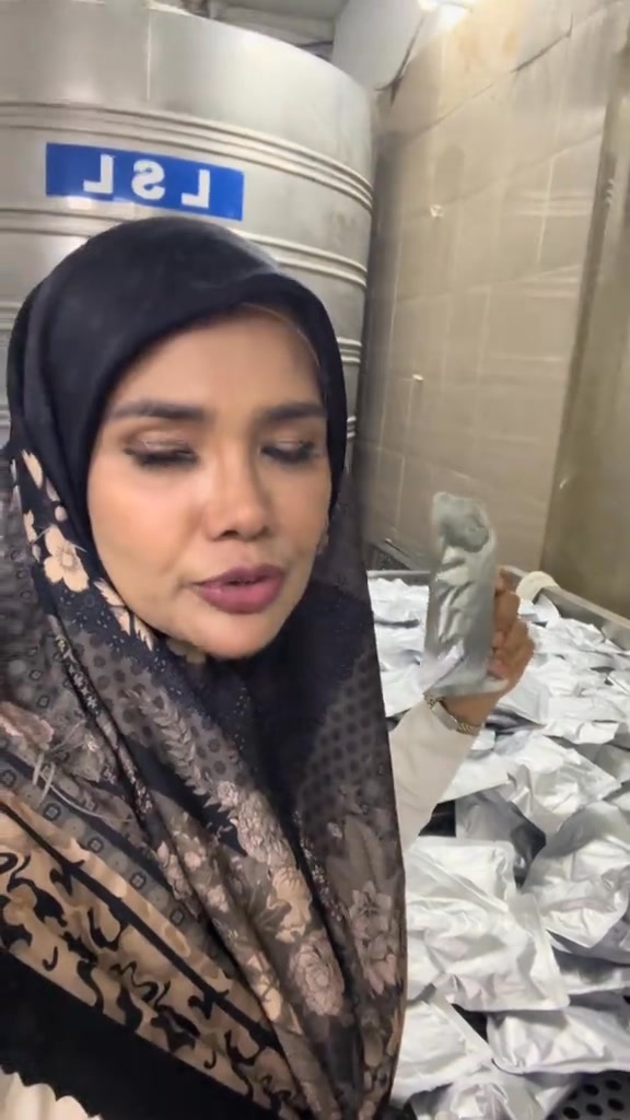 Oke, hari ini adikku menunjukkan mesin retort di Pabrik Pulut Kuning ...