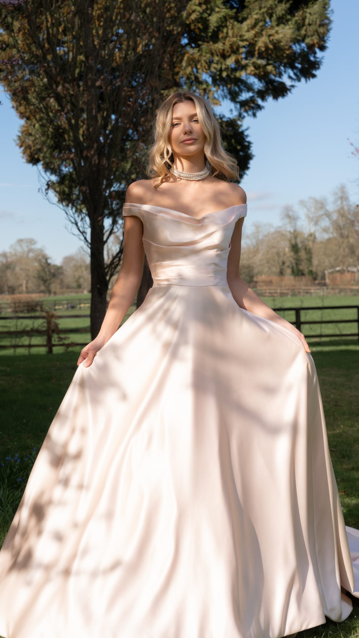 2027 is for vintage romance 🤍 , , featuring our montaria & alba full lace mantilla veil , , #weddingveil #richarddesigns #weddingcontent #bridalveil #vintagebridal , , creative team , Content 
