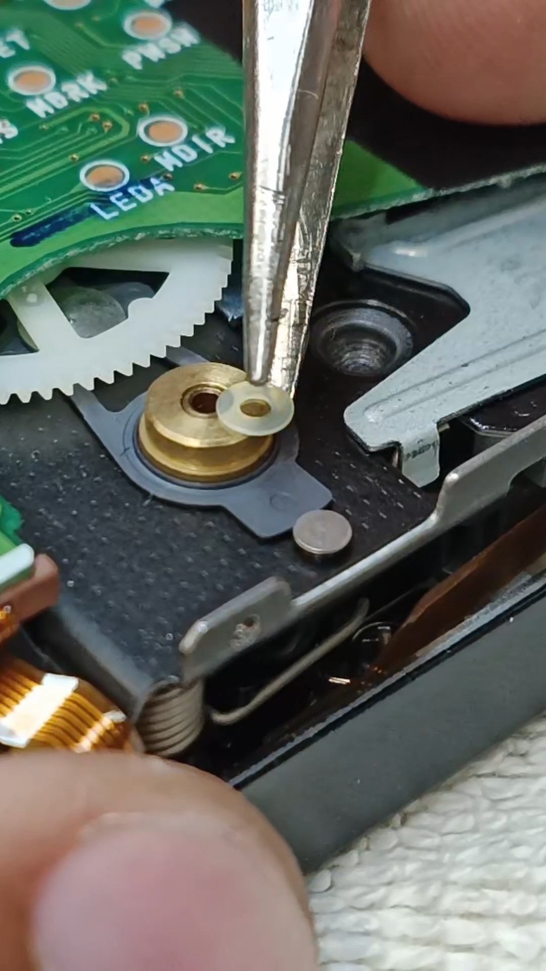 Learn how to clean the Walkman flywheel easily. Quick tips to keep
