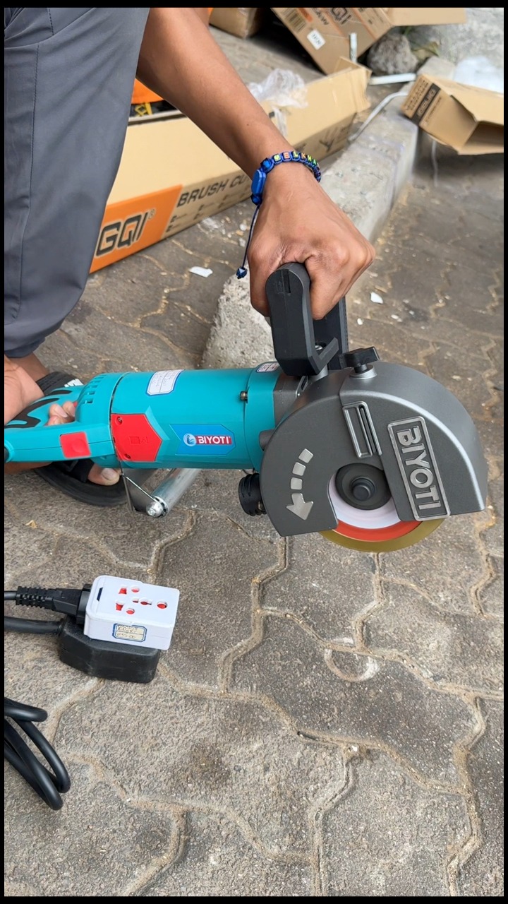 BOTOOLS STORE supply of hardware tools, electric tools and lamps | Facebook