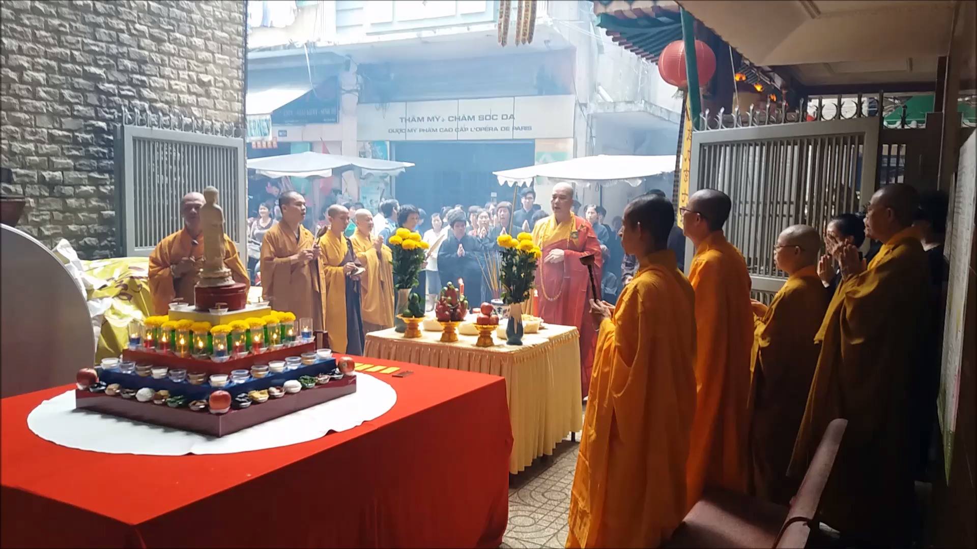 禮贊五方佛 稽首禮東方世界阿閦佛，青色青光青色青光明 阿閦佛如来亡靈皆得度，稽首禮東方阿閦佛。 . 稽首禮南方世界寶生佛，赤色赤光赤色赤光明 ...
