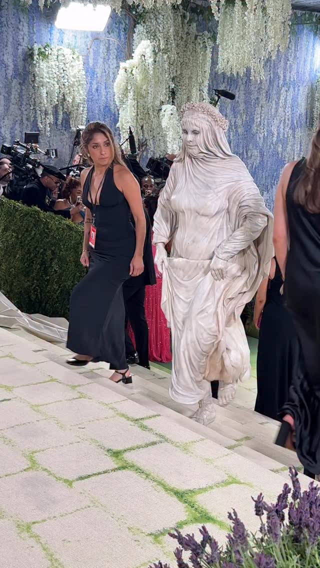 Oh, hi Heidi! We can always count on @heidiklum to go absolutely