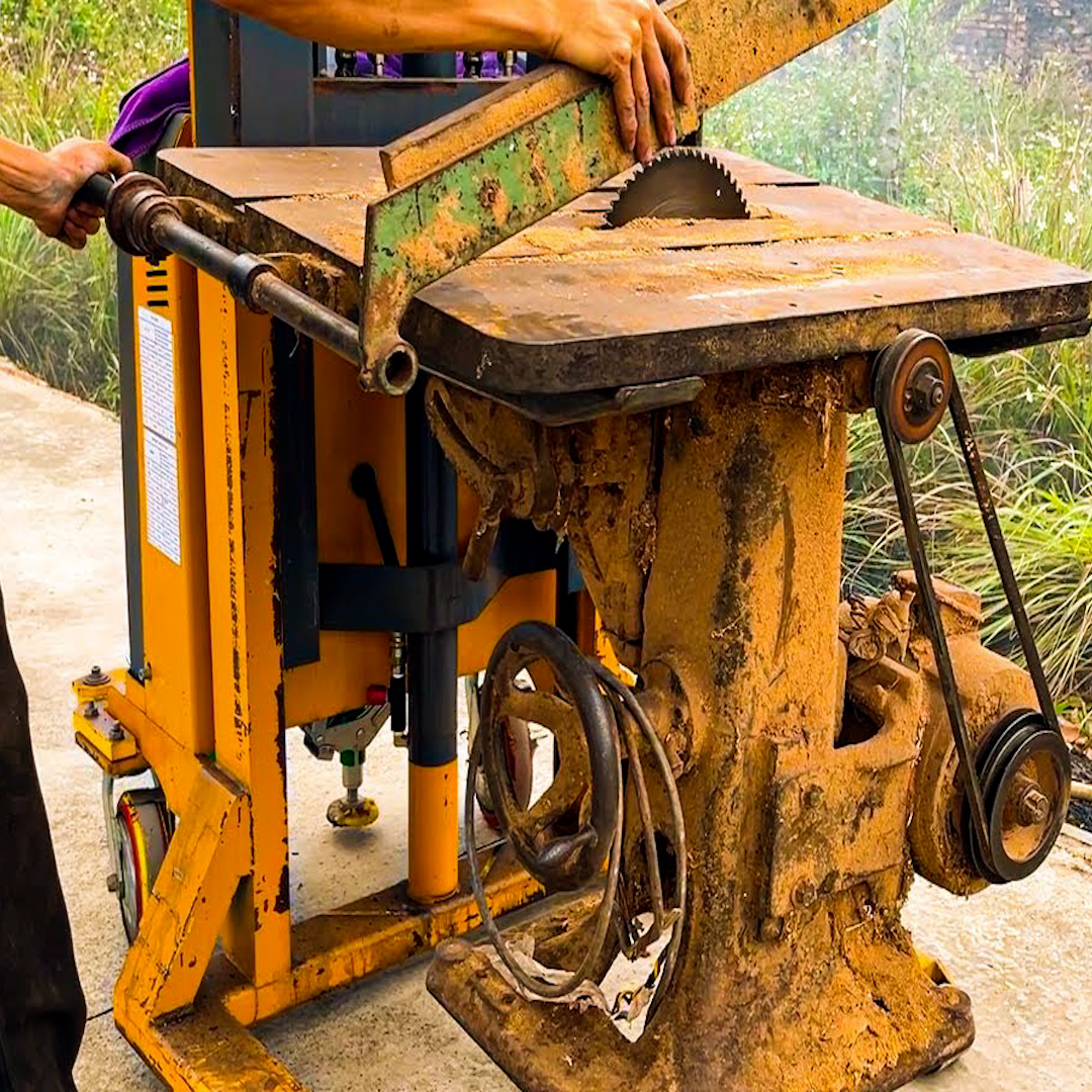 Talented Guy Helps Carpentry Shop Restore Broken Old Table Saw | WT TH ...