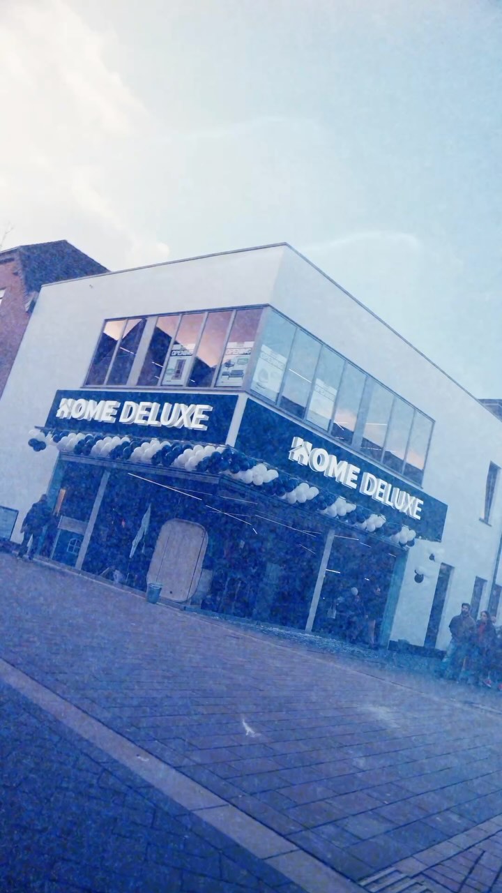 Was für eine unvergessliche Eröffnung! Unser Home Deluxe Flagshipstore in Lübbecke ist endlich da! 💙 Unser erstes HOME KITCHEN Konzept, unser eigenes Restaurant, hat das Event zu einem echten