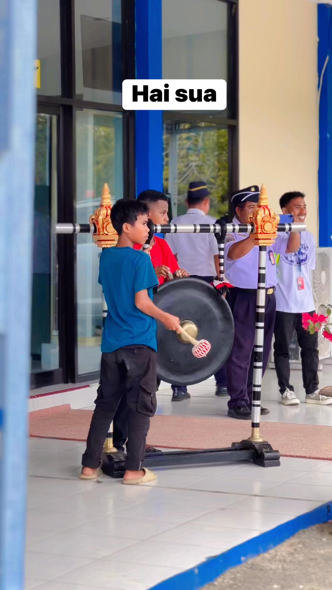 Galadi tarian adat Kabupaten Kepualan sula untuk penyabutan Mentri ...