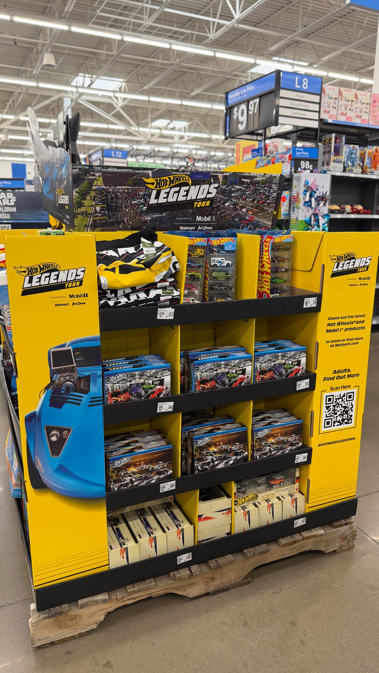🏎️ Boy mamas, LOOK! I spotted this NEW Hot Wheels Legends Tour