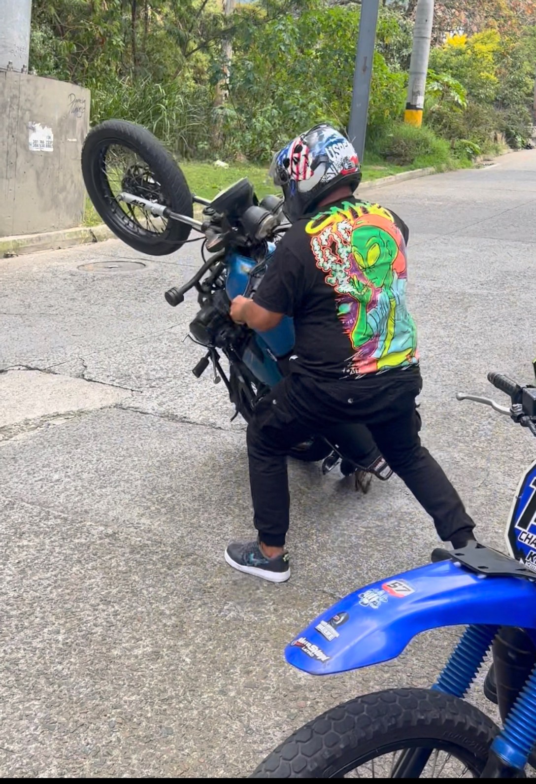 Esta n1ña le enseño a la nea hacer willie | Musingo Stunt | Facebook