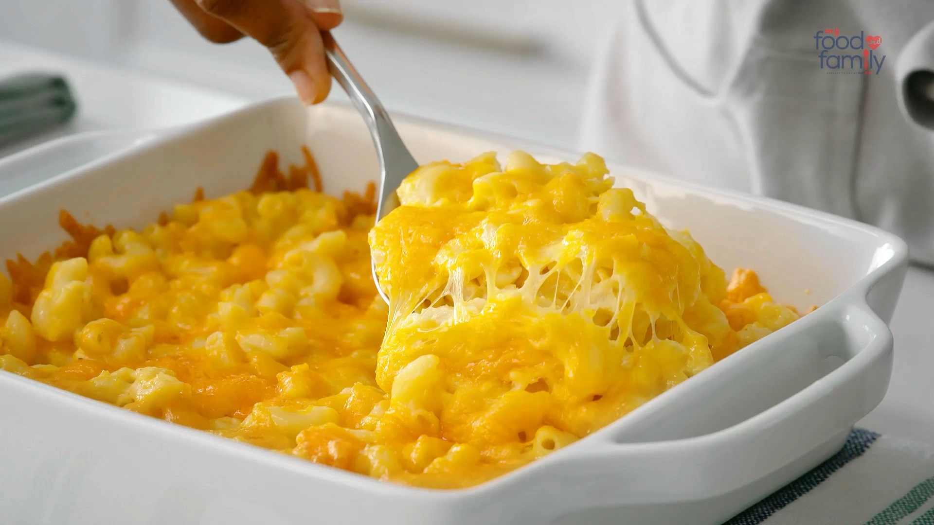 Nothing fancy here from our favorite cooking mom Colette! This mac ...
