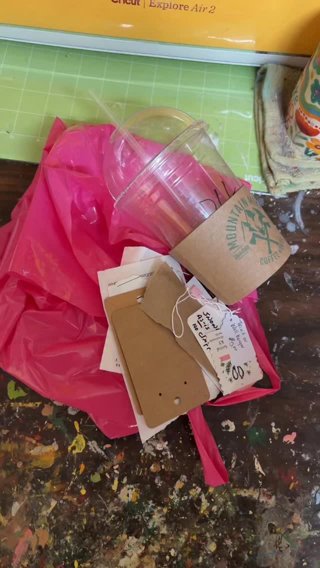 Junk journal with me! #junkjournal #diy | LaKenzo | Facebook