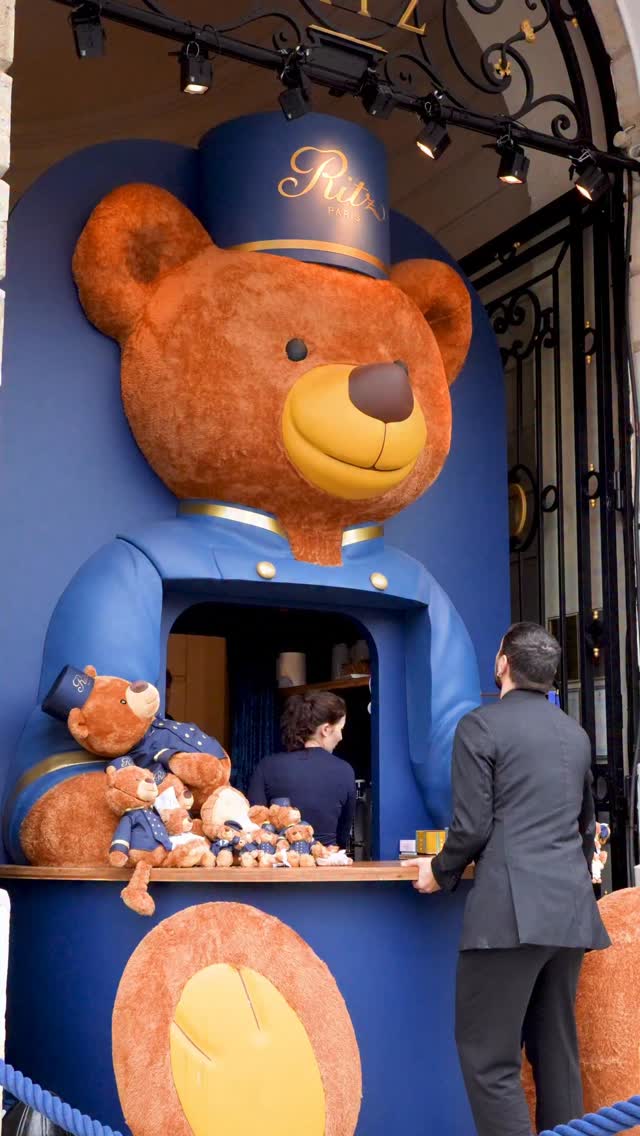 Le Ritz Teddy B(e)ar débarque place Vendôme Cet hiver, le @ritzparis ...