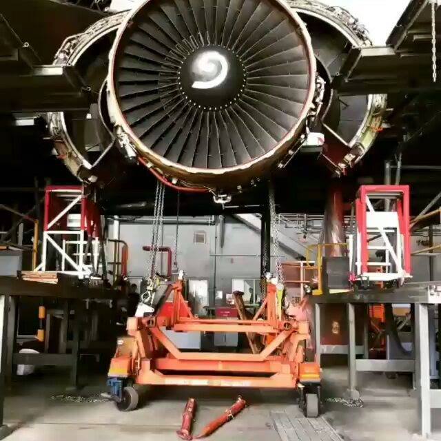 Engine removal with bootstrap equipment #aviation #avgeek #aircraft # ...
