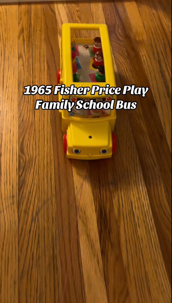 希少　フィッシャープライス　　スクールバス　セサミストリート　カンガルーなど A classic toy!! 1965 Fisher Price Play Family School Bus