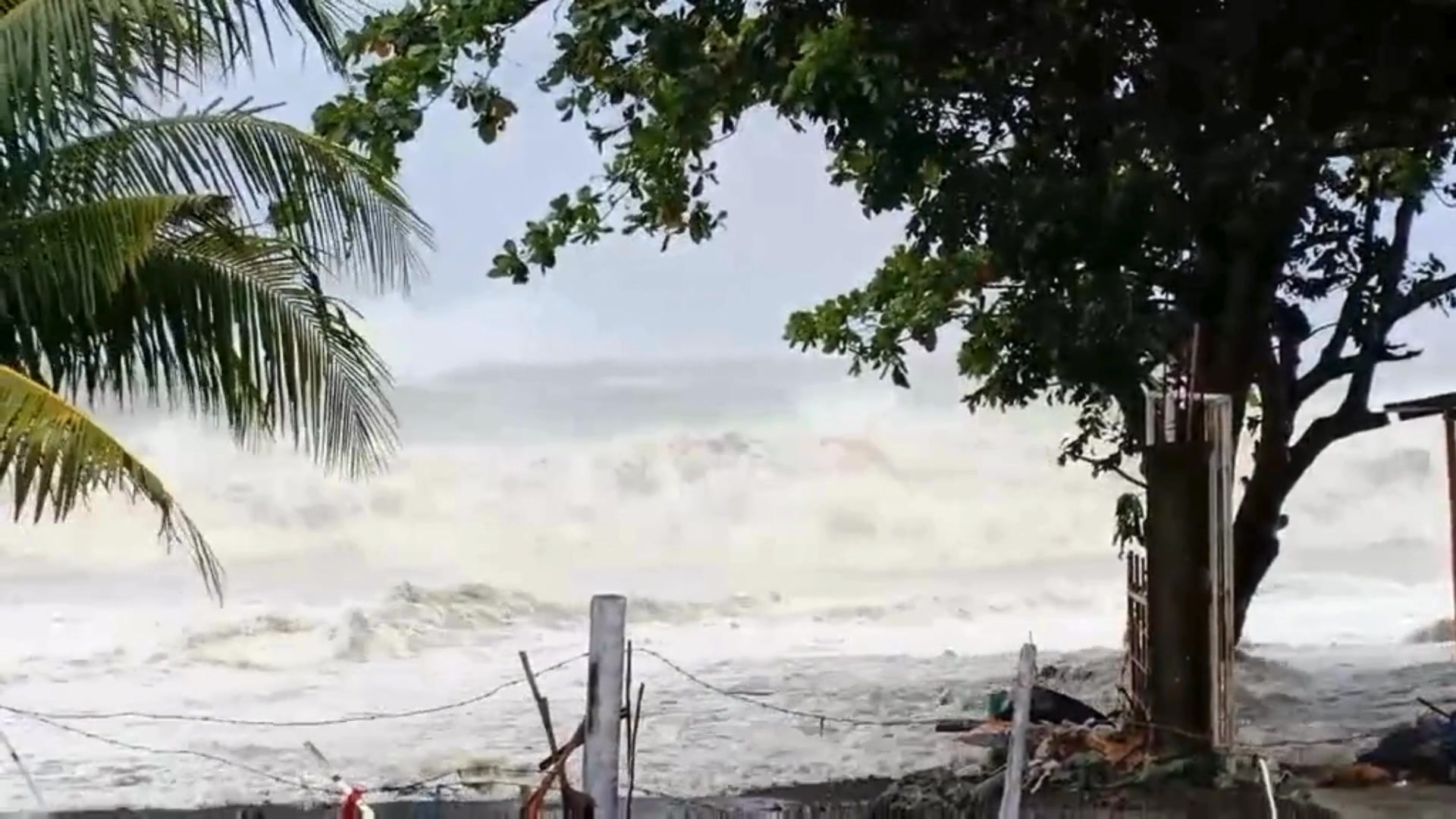 RISING WAVES LASH AURORA Rising waves continue to batter Barangay ...
