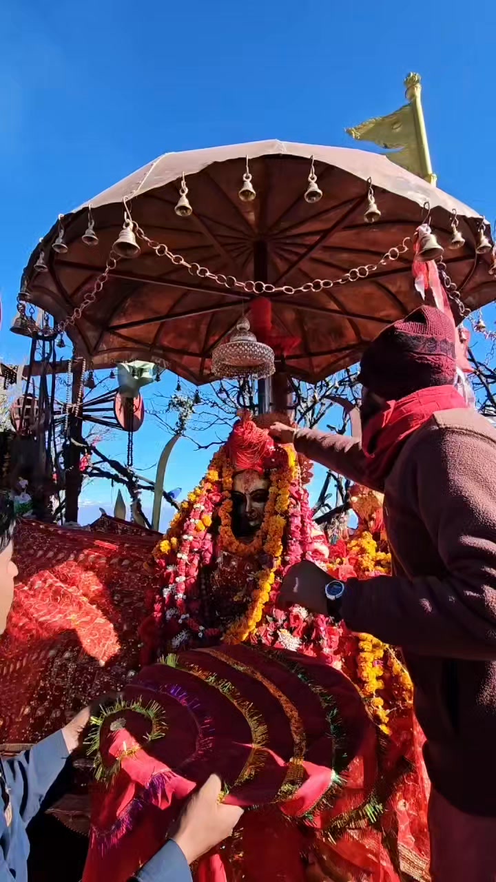 श्रद्धालु भक्तजन ले पाथीभरा मन्दिरमा अर्पण गर्नुभएको सुँन,चाँदी 🙏 # ...