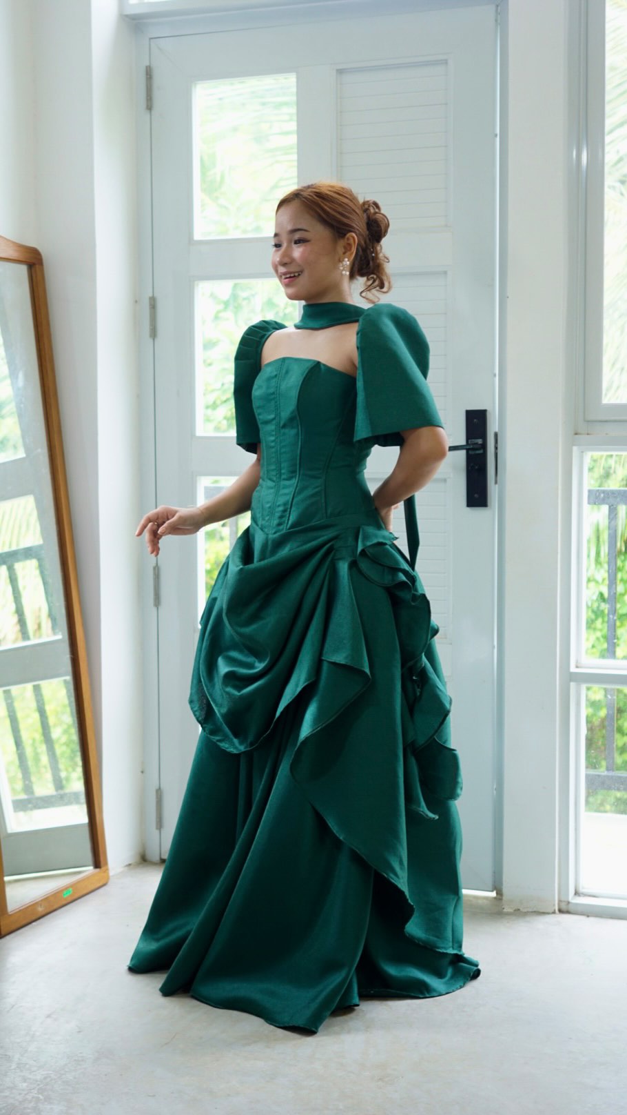 emerald green royal dress This is our Sofia 💚✨😍🙌🏻💓#modernfilipiniana #princess #royal #civilweddingdress #graduation Goddiva Capped Sleeve V Fall / Autumn Corset and hand beading Pleated color:Dark brown