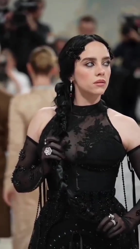 Today comes the beautiful Billie Eilish with her beautiful black dress Vogue Italia ✨🖤✨ ✨✨🖤 MET GALA 2023! 🖤✨✨ #billieeilish #metgala2023 #metgala #blackstyle #gothicstyle #fashionb