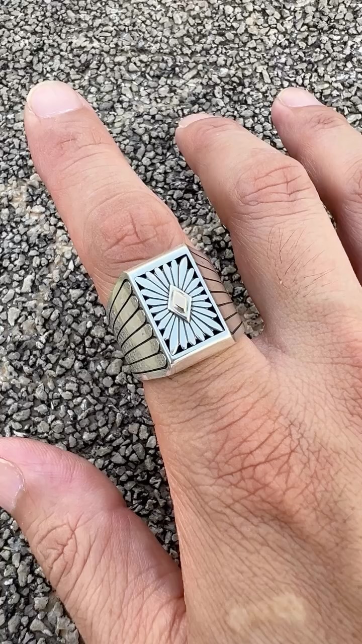 STYLE - 14K Sunburst Rectangle Ring Howard Nelson | Navajo