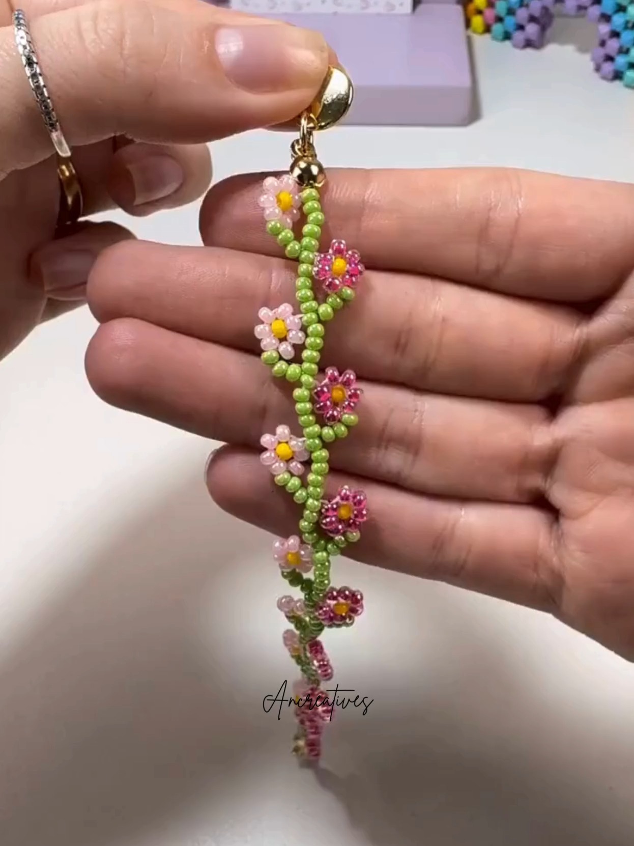 ?Wow! These beaded flowers are absolutely amazing! And they are a 
