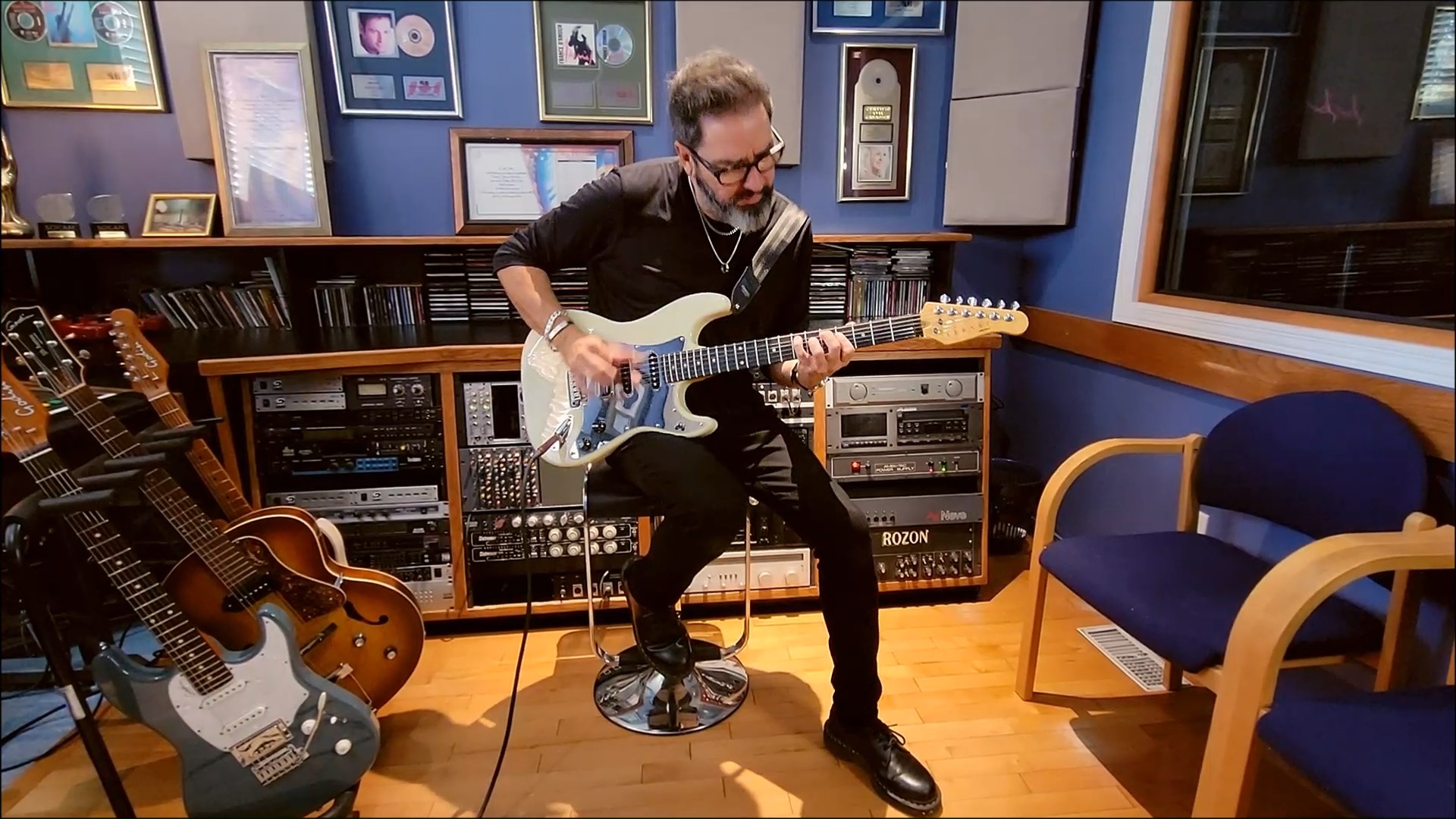 Tino Izzo demoing an early prototype version of the brand new Lerxst ...