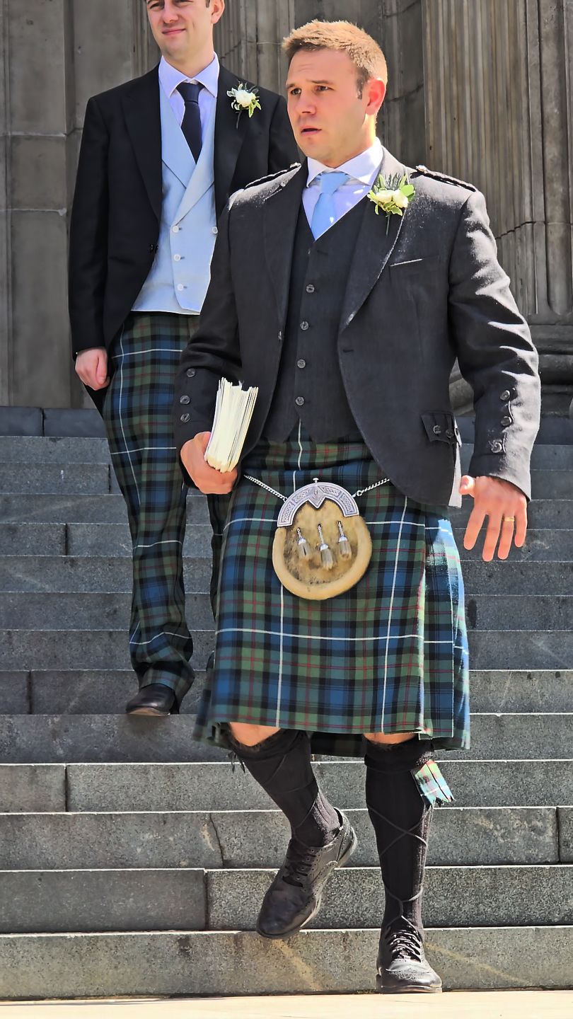 Traditional Highland dress at St Paul's Cathedral! 🏴󠁧󠁢󠁳󠁣󠁴󠁿 A handsome display of Scottish heritage and tartan for a stunning London wedding., #ScottishTradition #HighlandDress #StPaulsCathedral 