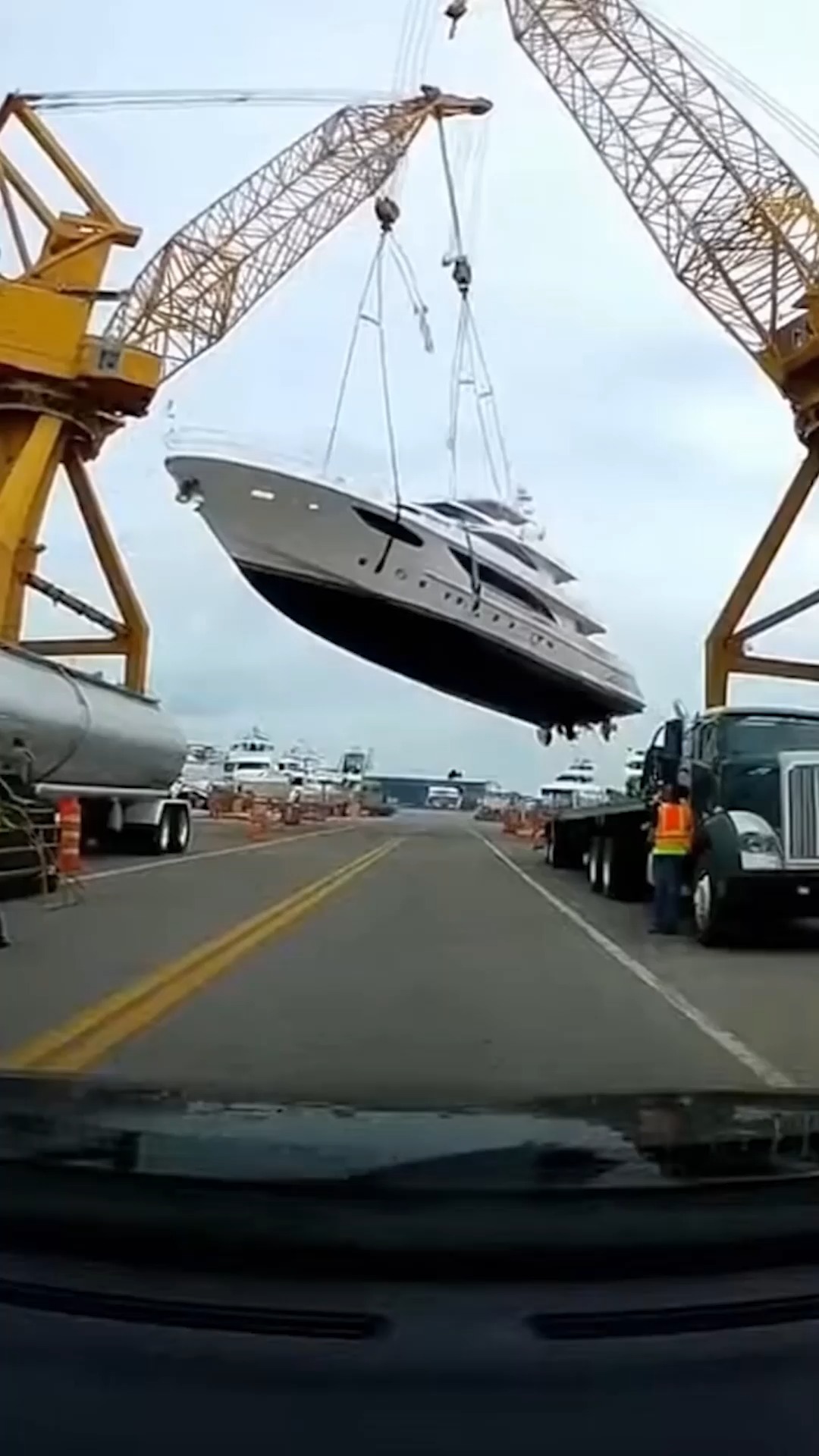 Yacht Engulfed in Flames After Crane Snap Fort Lauderdale, Florida ...