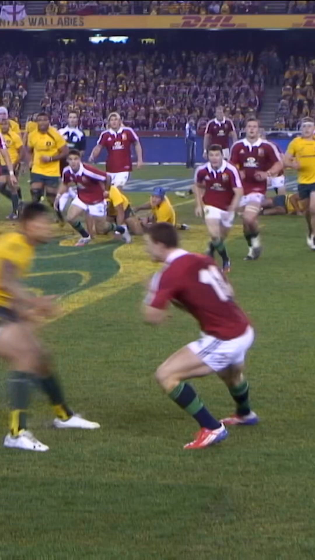 When George North took Israel Folau for a free ride on his shoulder!🤯🦁 ...