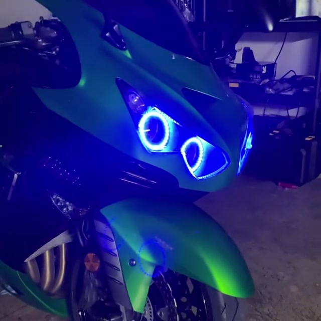 Check out the ColorSHIFT halos on this Kawasaki ZX14! 📹: FS