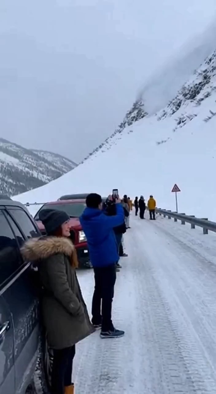 Unexpected Avalanche Leaves Drivers Stranded on Mountain Highway