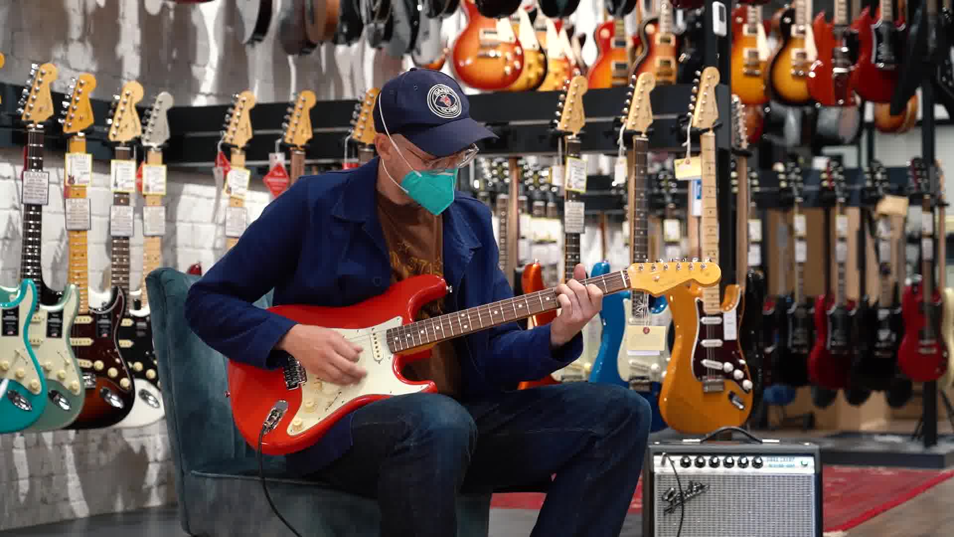 TwoMinuteNoodle - check out this ultra rare Fender Made in Japan 