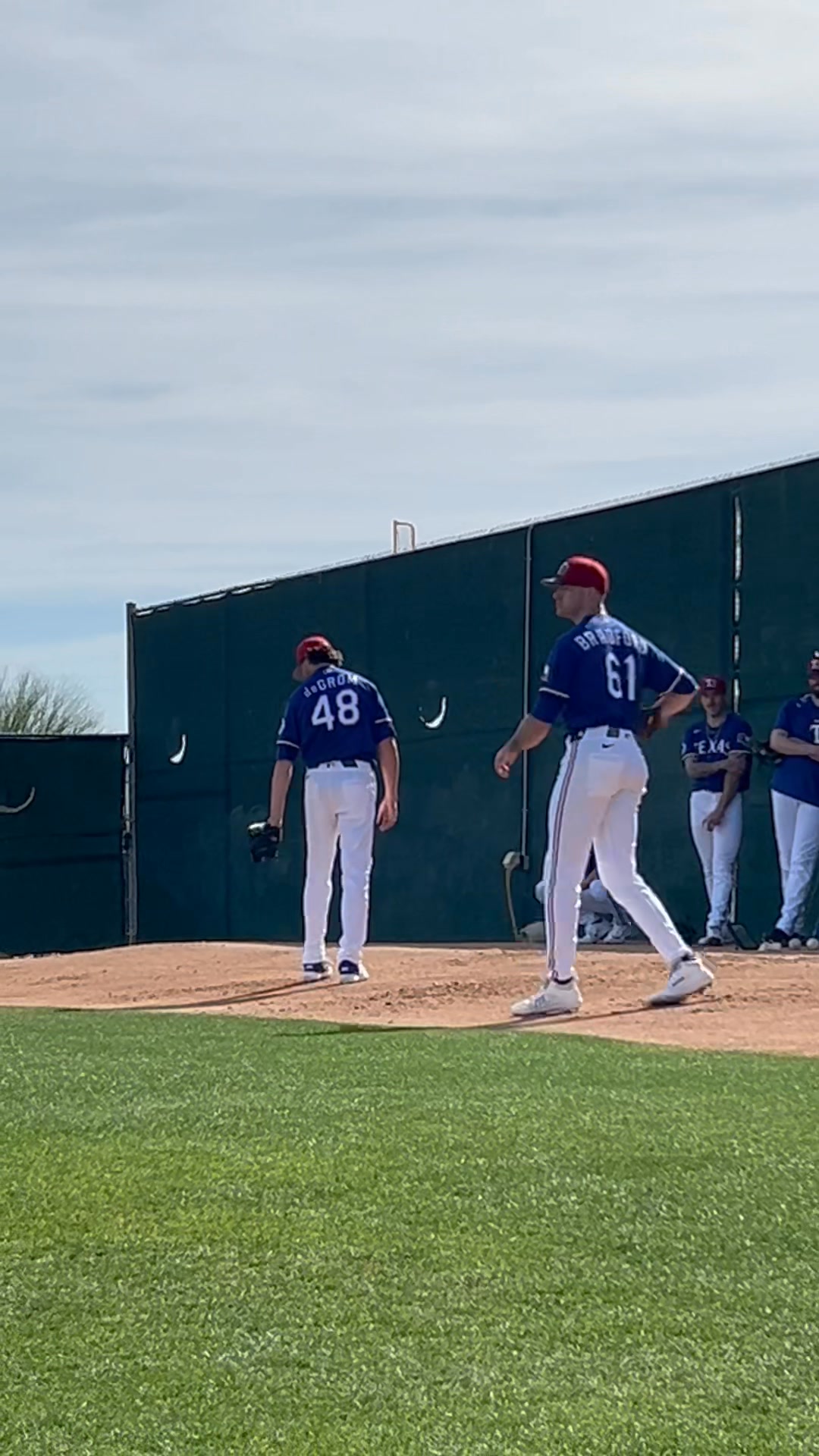 Texas Rangers ace Jacob deGrom throws a bullpen in Arizona — as new ...