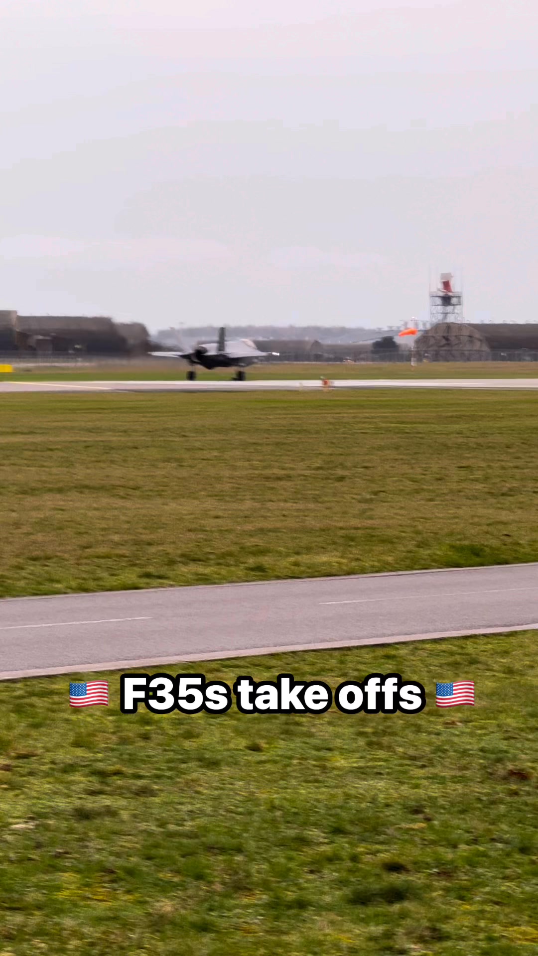 F35s clear to take off just listen to these take off absolutely ...