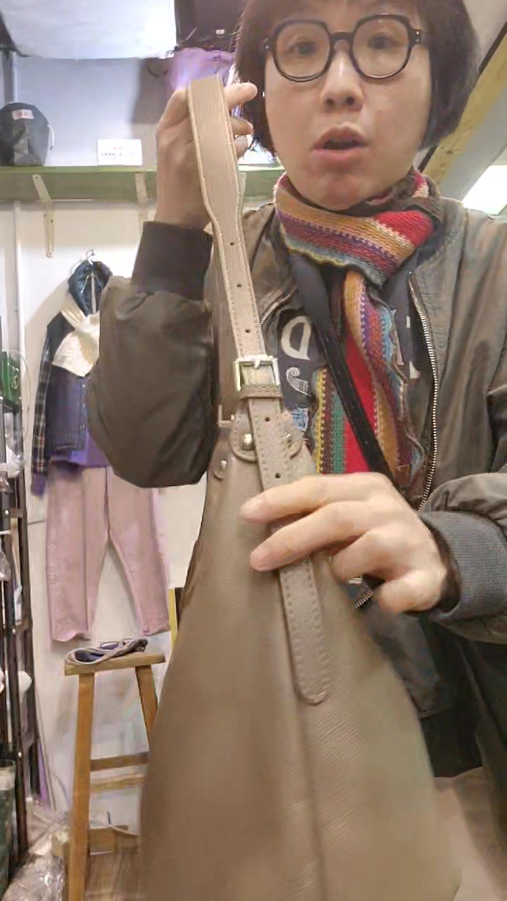 有黑和杏色皮袋 😁👍👍 | 十五街 | Facebook