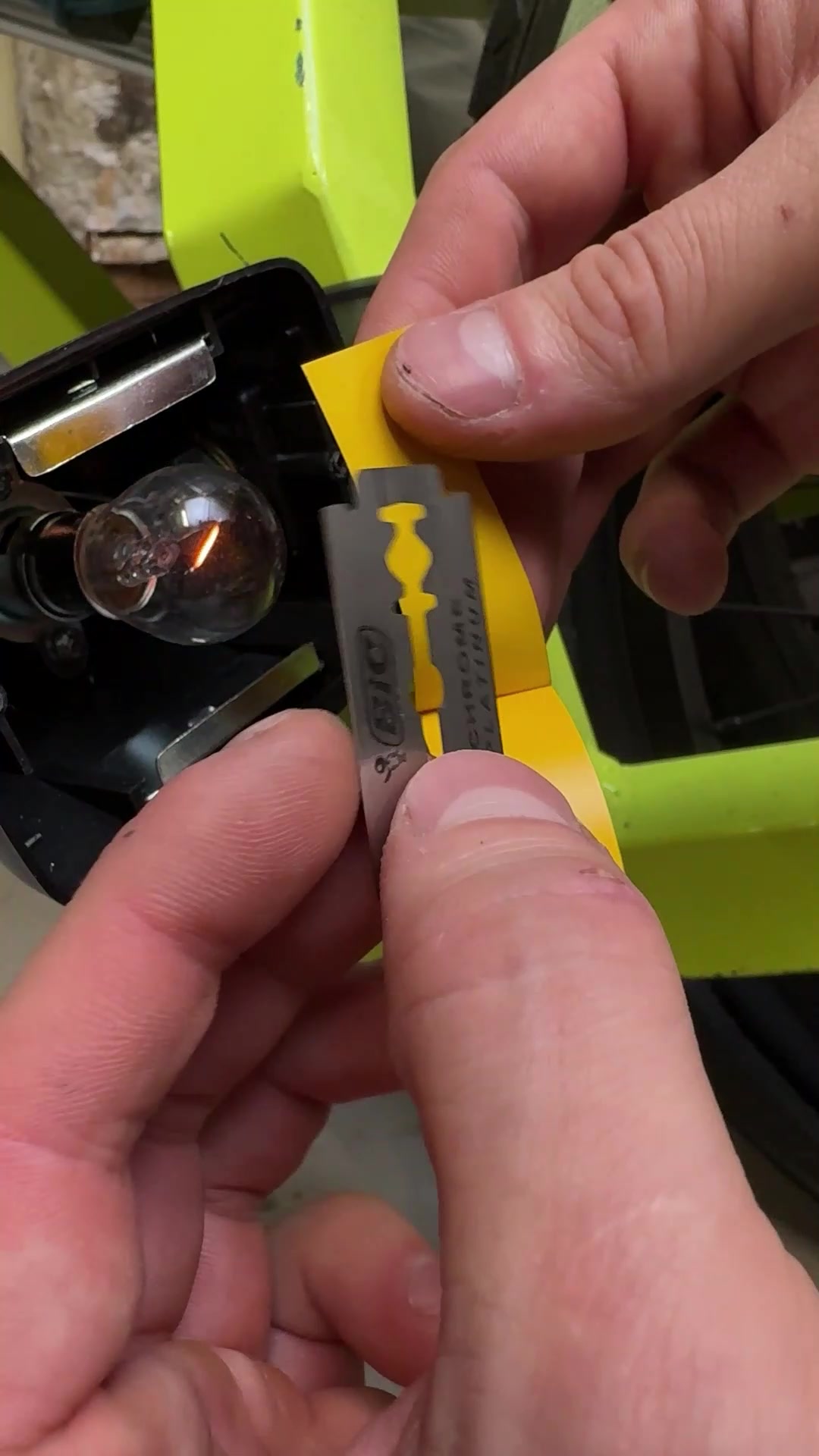Razor Blade Trick For Your Bike | Astuces du Panda | Facebook